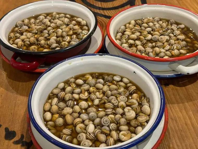 Caracoles de la casa, la receta de Tres Hermanos desde 1969