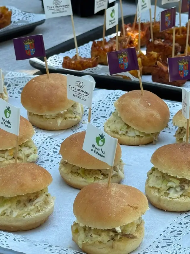 Mini hamburguesas del catering de Tres Hermanos para eventos
