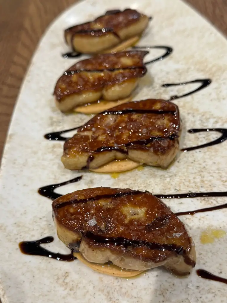 Escalopes de foie palentino marcados a la plancha