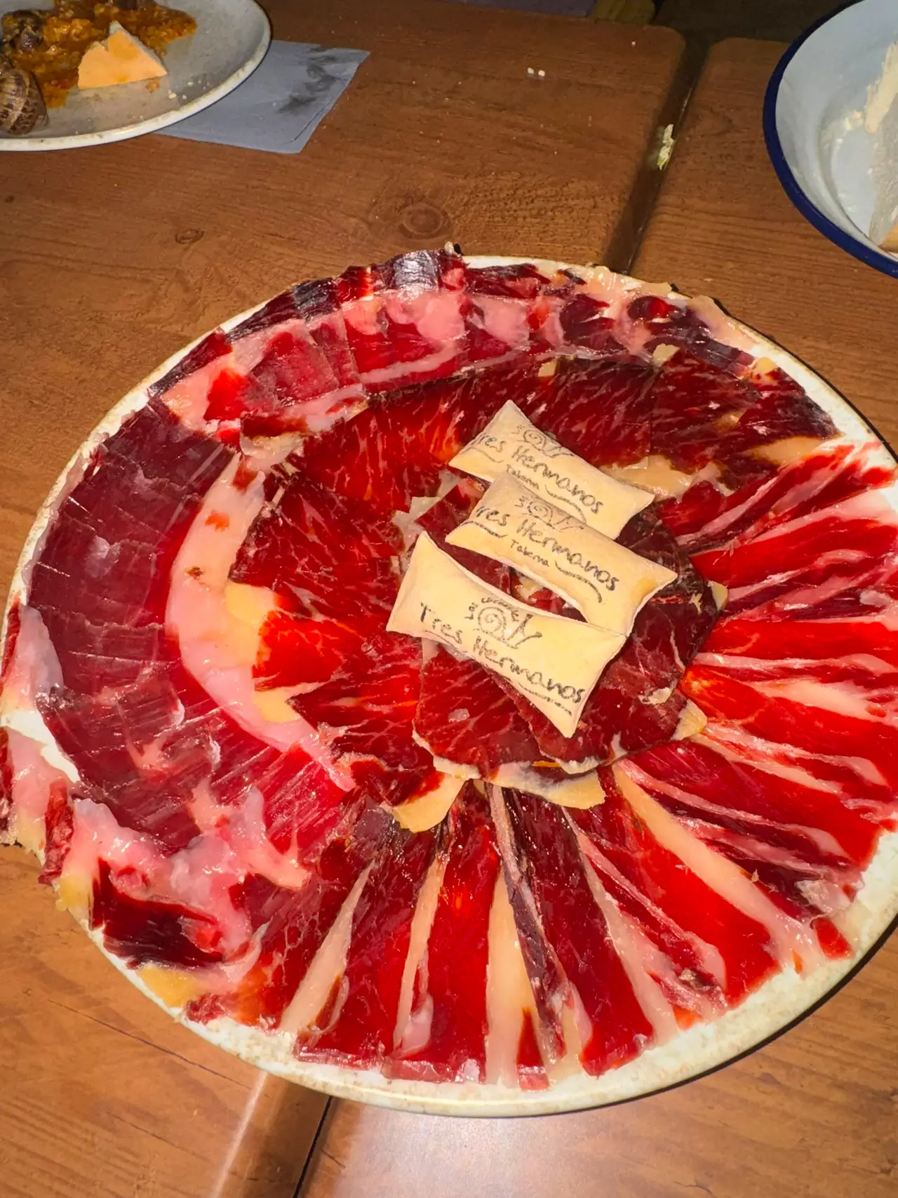 Jamón ibérico cortado a cuchillo en el Restaurante Tres Hermanos, Móstoles